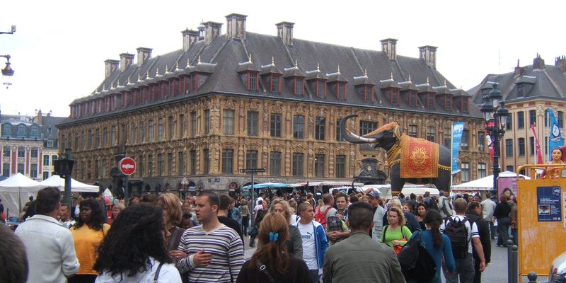 &Eacute;tals et objets de brocante pendant la Braderie de Lille