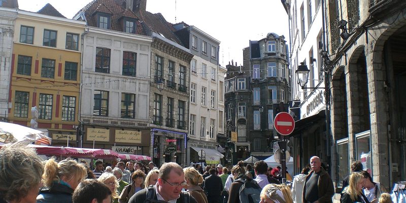 La foule des visiteurs dans une rue de Lille pendant la Braderie