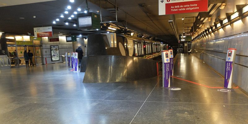 Quai d'une station de m&eacute;tro lilloise
