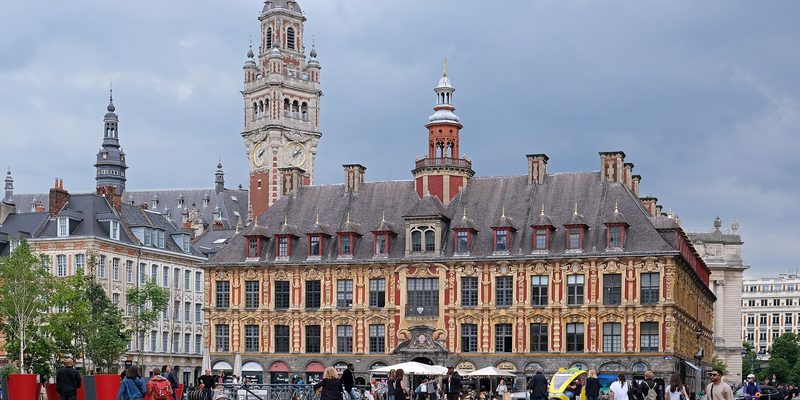 La fa&ccedil;ade de la Vieille Bourse de Lille sur la Grand'Place